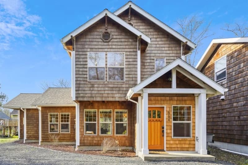 Driftwood Cottage - New, Walk to Everything! — main photo