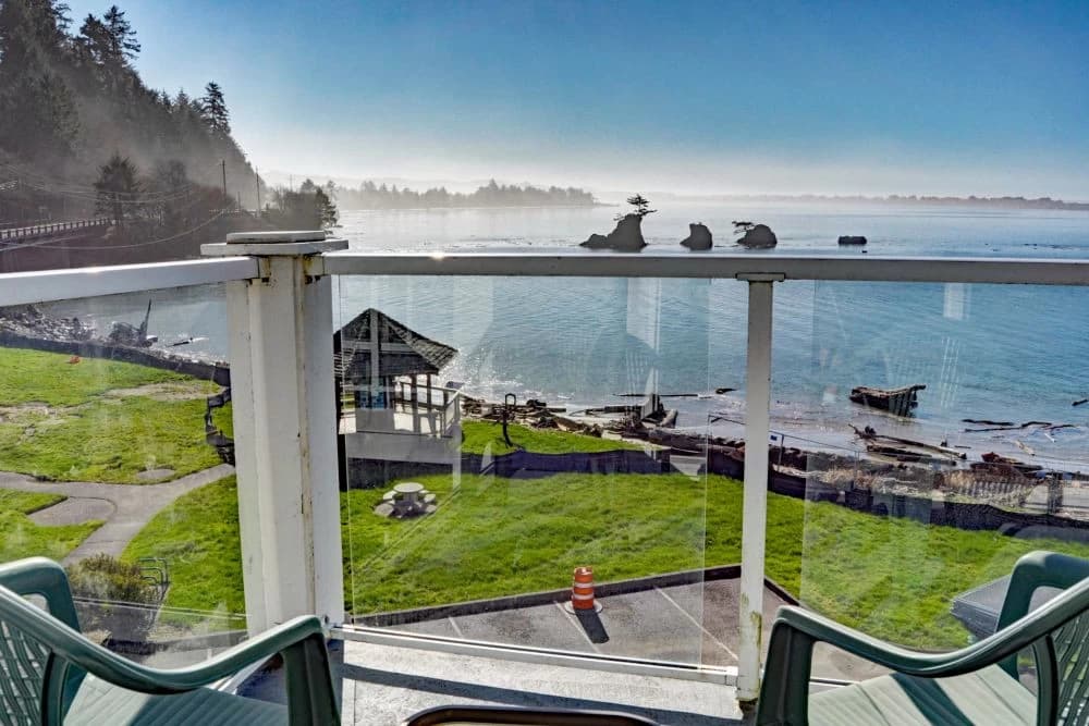 Waters Edge Condos - Siletz Bay & Ocean Views vacation rental in Lincoln City — photo 2