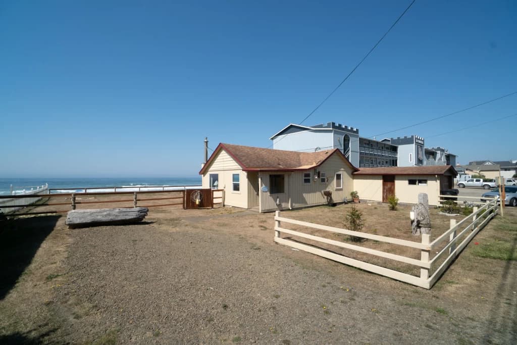 Seaside Escape vacation rental in Lincoln City — photo 2