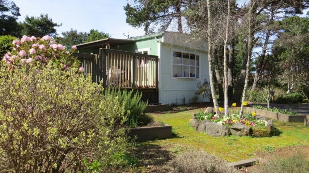 Smugglers Cove Dog Friendly Fenced Yard vacation rental in Florence — photo 4
