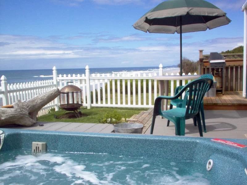 Coast House | Oceanfront | Hot Tub | Private Beach Access — main photo