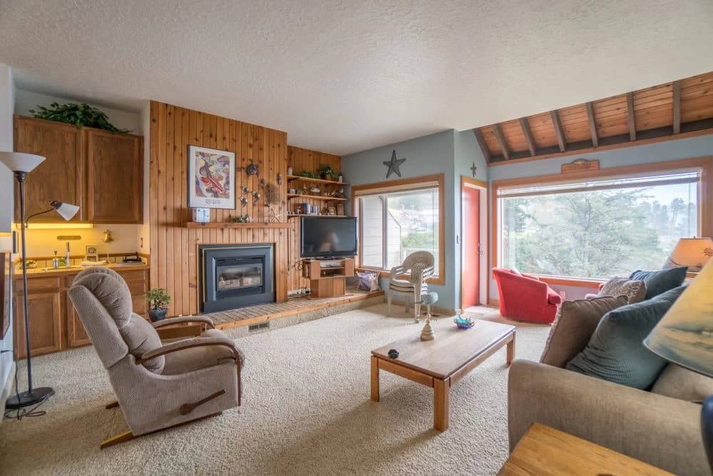 Admiral 3 - Oceanfront Condo vacation rental in Depoe Bay — photo 2