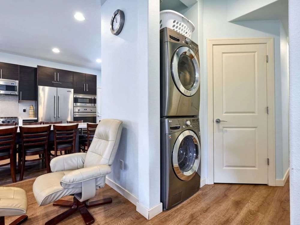 Lincoln Beach Retreat - SwimSpa, Game Room, 10 Bedrooms vacation rental in Lincoln Beach — photo 3