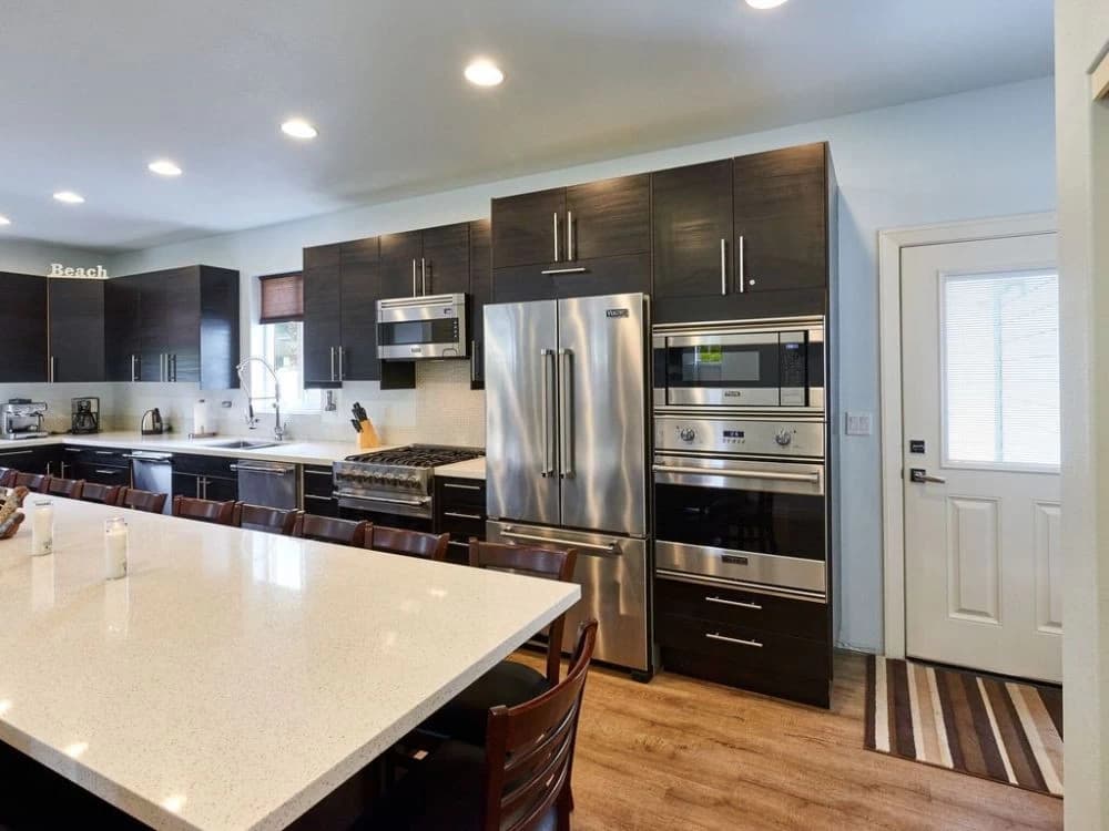 Surfers Beach Retreat - SwimSpa, 10+ Bedrooms vacation rental in Lincoln Beach — photo 5