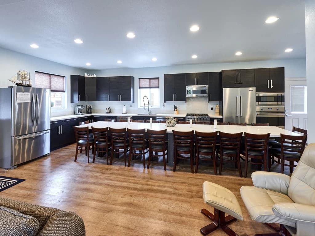 Lincoln Beach & Surfers Beach Retreats - 21 Bedrooms vacation rental in Lincoln Beach — photo 5