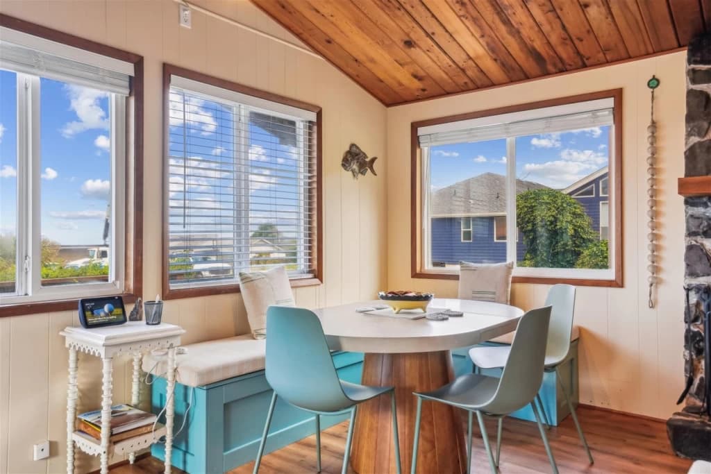 Little Caper - Newly Renovated! 1-Block to the Beach vacation rental in Arch Cape — photo 4