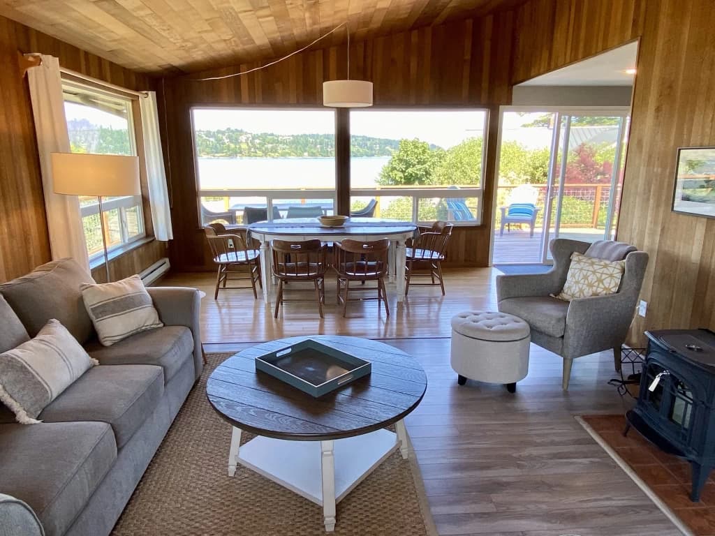 A Home On The Harbor - Beach, Water Views, Quiet vacation rental in Whidbey Island — photo 2
