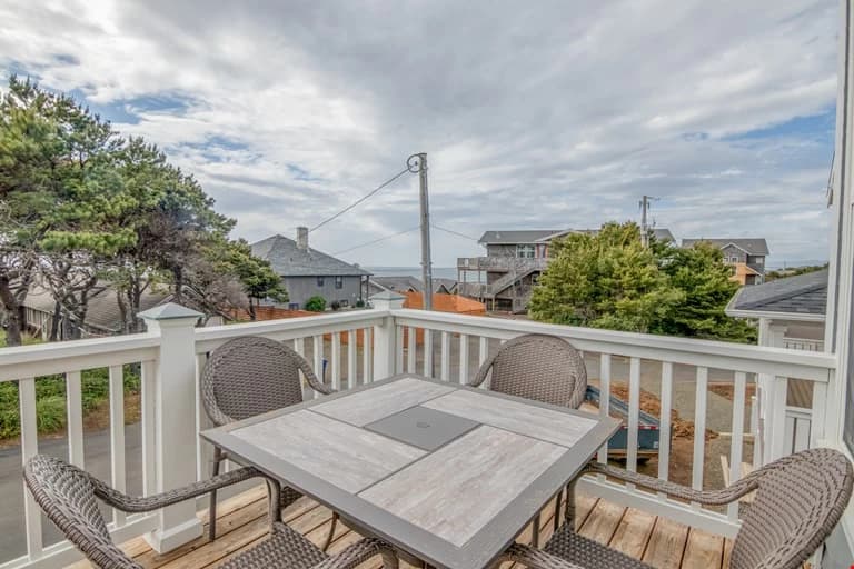 Bella Breeze - Bella Beach - Hot Tub vacation rental in Depoe Bay — photo 4