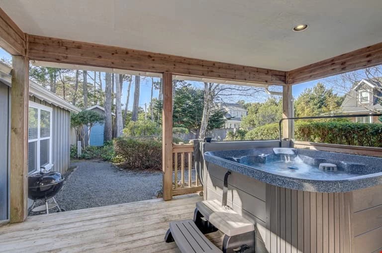 Bent Beach - Bella Beach, Hot Tub vacation rental in Depoe Bay — photo 3