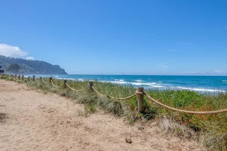 Breakers Beach House #5 vacation rental in Neskowin — photo 2