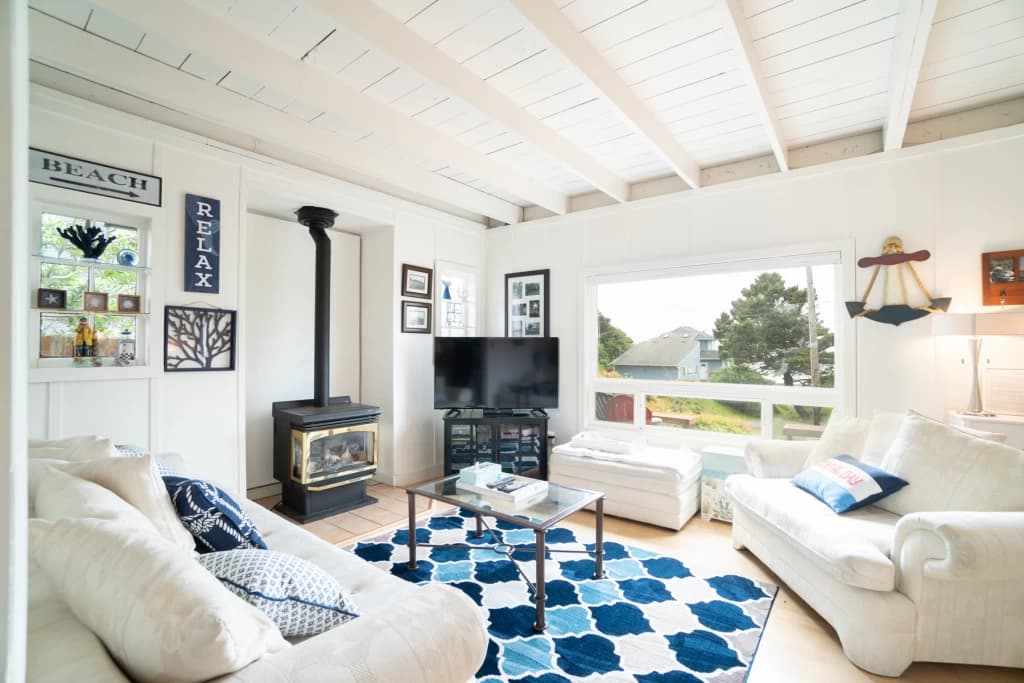 Coral Cottage vacation rental in Depoe Bay — photo 3