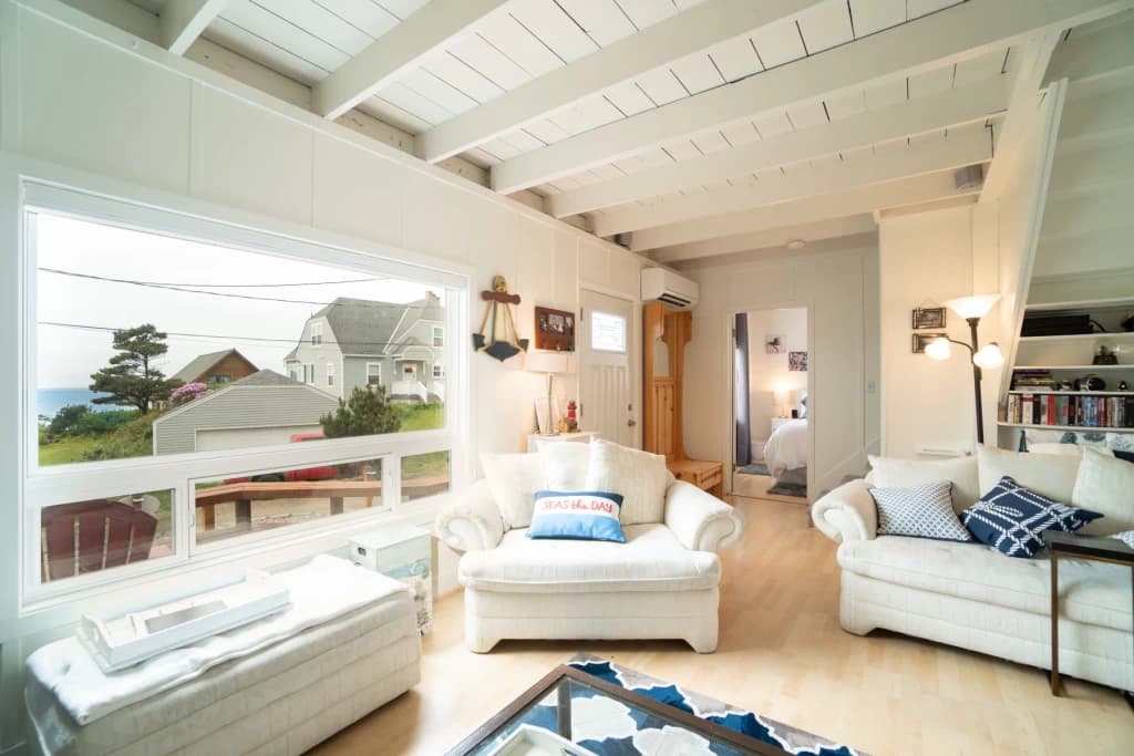 Coral Cottage vacation rental in Depoe Bay — photo 2