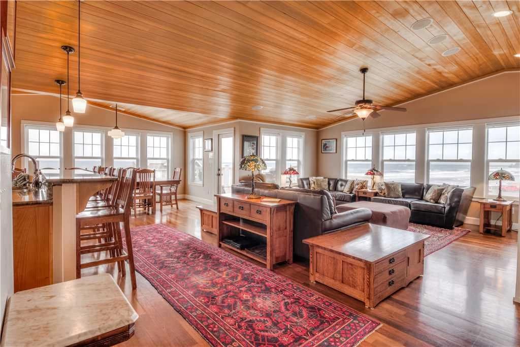 Fair Winds Journey - Roads End, Game Room, Hot Tub vacation rental in Lincoln City — photo 4