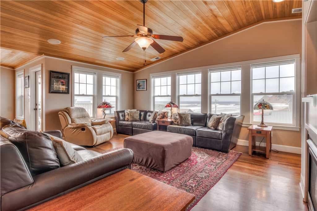 Fair Winds Journey - Roads End, Game Room, Hot Tub vacation rental in Lincoln City — photo 5
