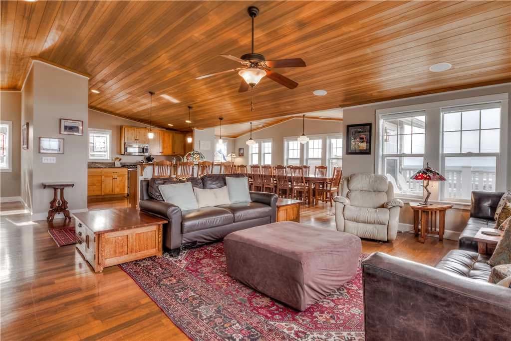 Fair Winds Journey - Roads End, Game Room, Hot Tub vacation rental in Lincoln City — photo 3