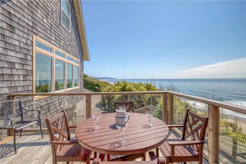 Lincoln Lighthouse - Hot Tub, Fenced Yard — main photo