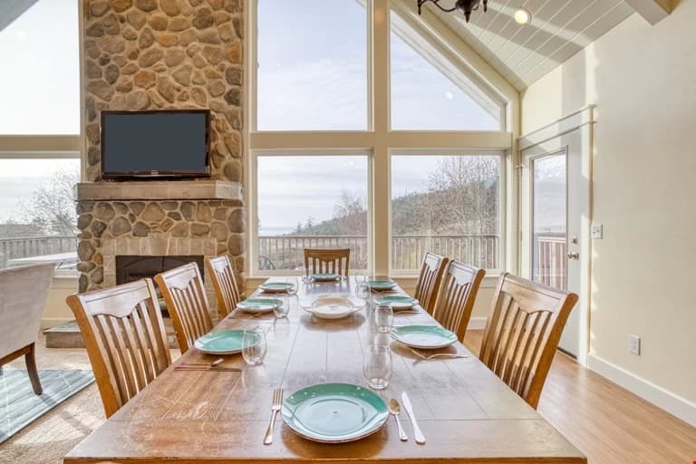 Netarts Coastal Retreat - Hot Tub, Carriage House & Cabin vacation rental in Netarts — photo 4