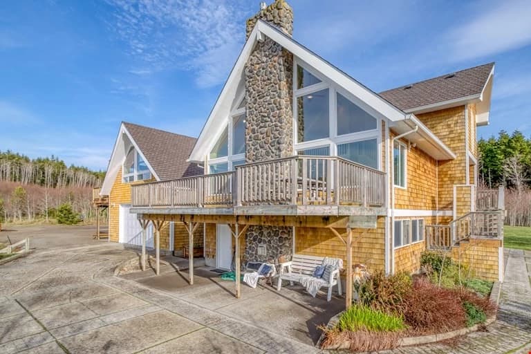 Netarts Coastal Retreat - Hot Tub, Carriage House & Cabin vacation rental in Netarts — photo 2