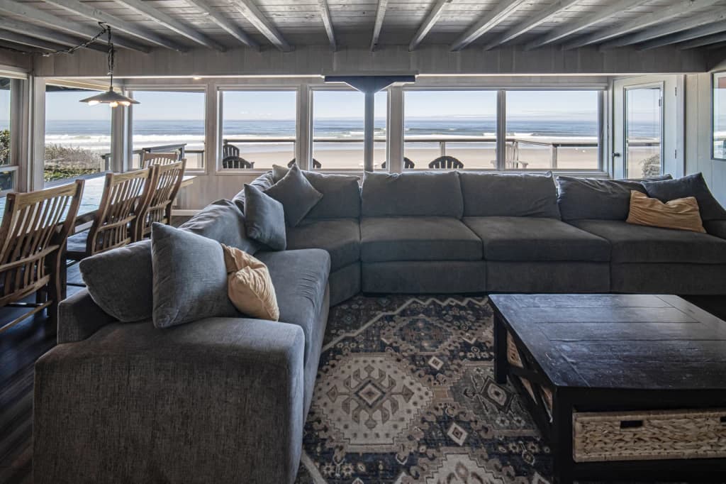 Sea Perch - Hot Tub, Game Room, EV Charger, Roads End vacation rental in Lincoln City — photo 3
