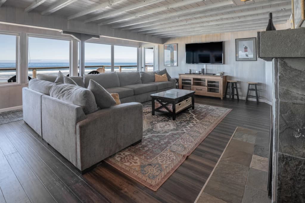 Sea Perch - Hot Tub, Game Room, EV Charger, Roads End vacation rental in Lincoln City — photo 4