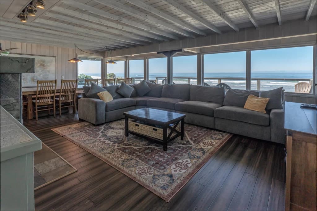Sea Perch - Hot Tub, Game Room, EV Charger, Roads End vacation rental in Lincoln City — photo 2