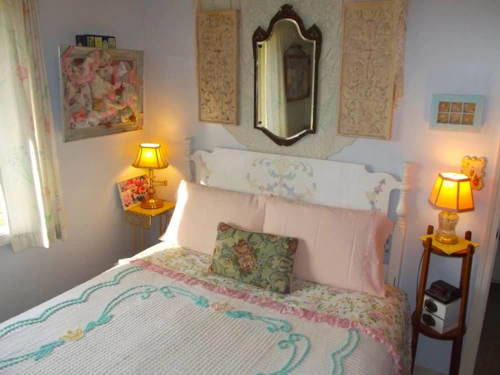 Queen Bed (2 Beds in #2 Bedroom)