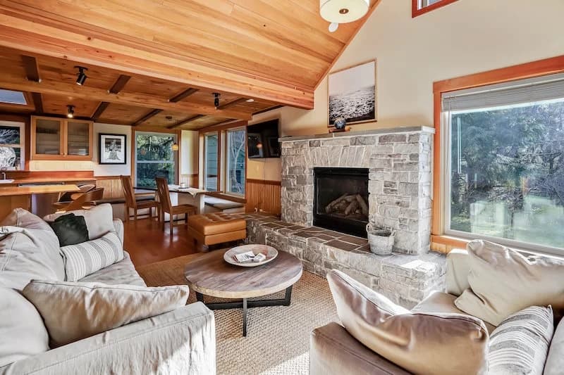 Salal Bungalow - Pet Friendly, Fenced Yard vacation rental in Cannon Beach — photo 2