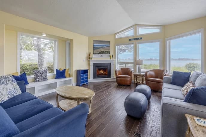 Ebb and Flow Waterfront w/Kayaks | HOT TUB | 3 Kings | Crab & Clamming Equipment vacation rental in Lincoln City — photo 5