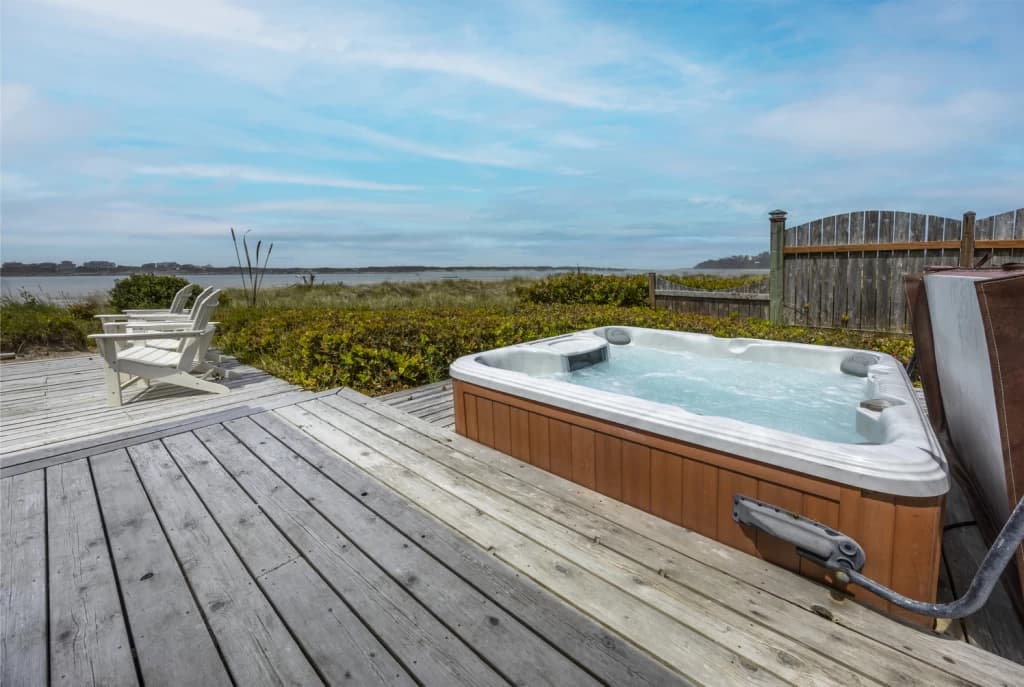 Ebb and Flow Waterfront w/Kayaks | HOT TUB | 3 Kings | Crab & Clamming Equipment vacation rental in Lincoln City — photo 3