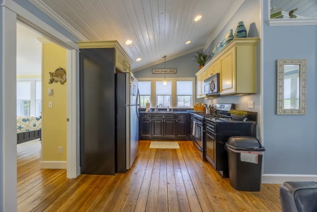 Beach Bungalow...by the Sea | Couples and Small Family Retreat | Hot Tub | Fireplace vacation rental in Lincoln Beach — photo 5