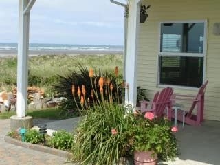 Beach Bum Inn - ON the Beach - Hot Tub & Fireplace vacation rental in Moclips — photo 5