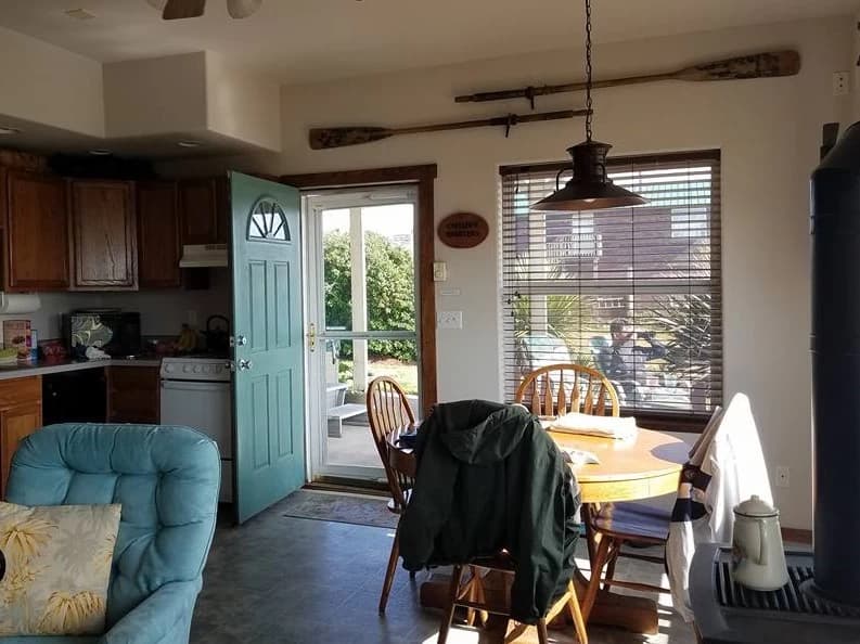 Beach Bum Inn - ON the Beach - Hot Tub & Fireplace vacation rental in Moclips — photo 2
