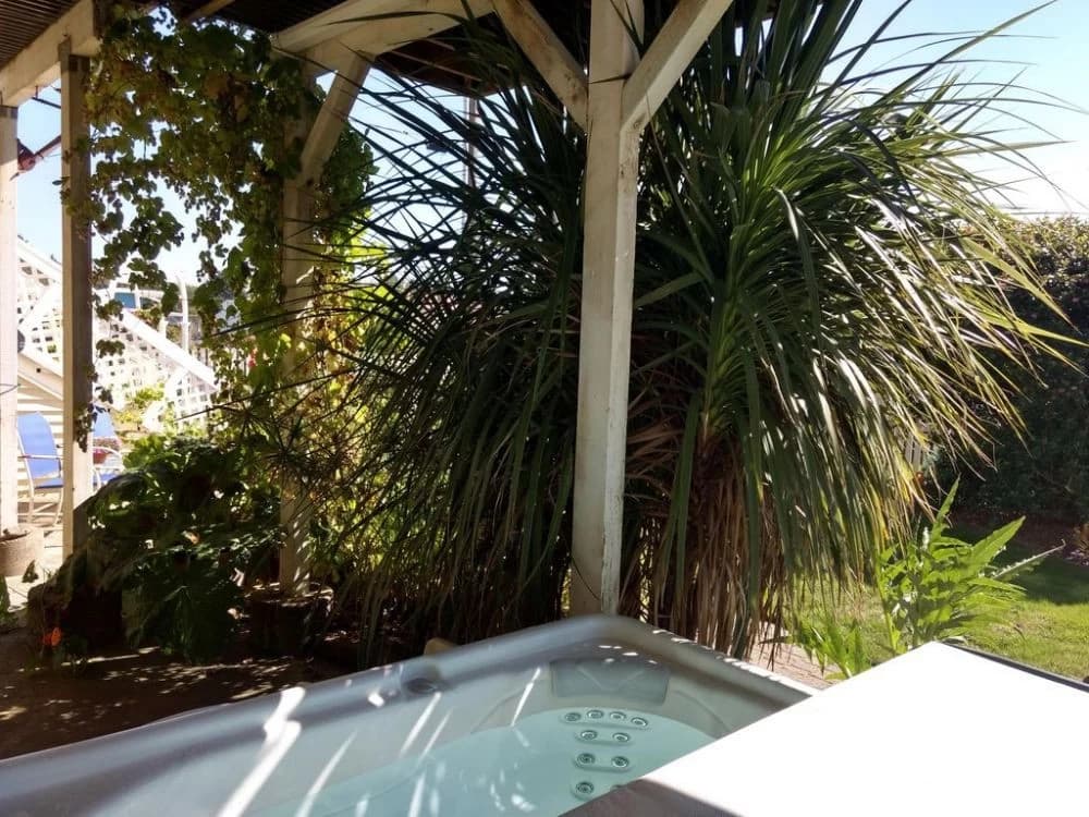 Beach Bum Inn - ON the Beach - Hot Tub & Fireplace vacation rental in Moclips — photo 3