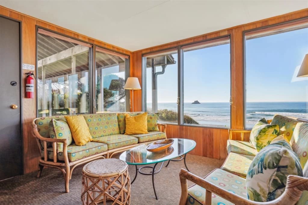 Beach Haven Arch Cape - Oceanfront vacation rental in Arch Cape — photo 4