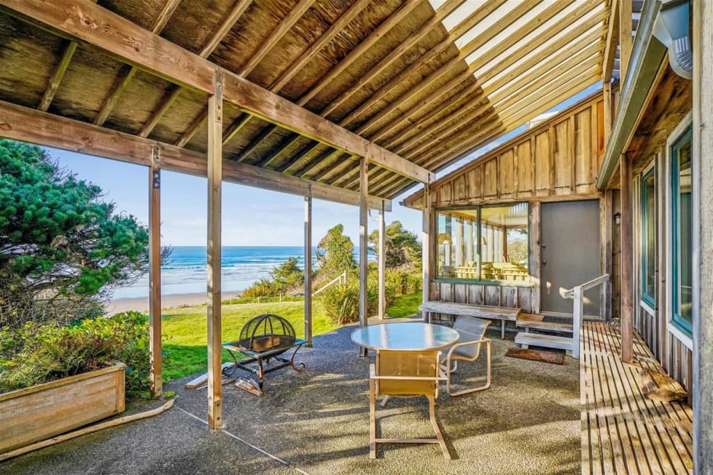 Beach Haven Arch Cape - Oceanfront vacation rental in Arch Cape — photo 5