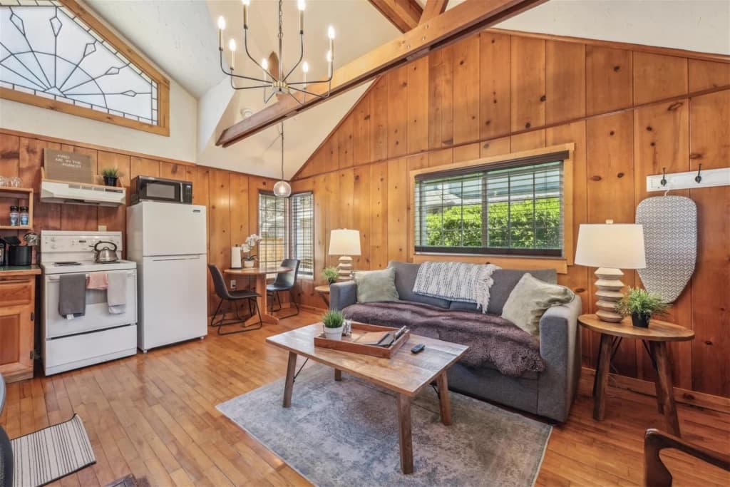 The Harrison Inn* Artist's Cottage - New, Walk to Everything! vacation rental in Cannon Beach — photo 2