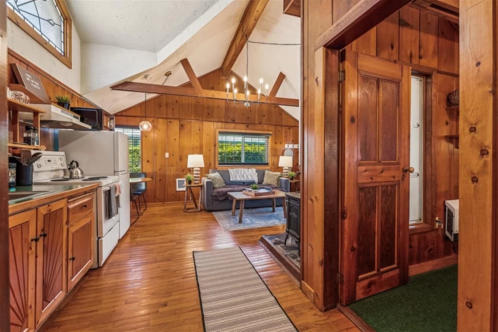 The Harrison Inn* Artist's Cottage - New, Walk to Everything! vacation rental in Cannon Beach — photo 5