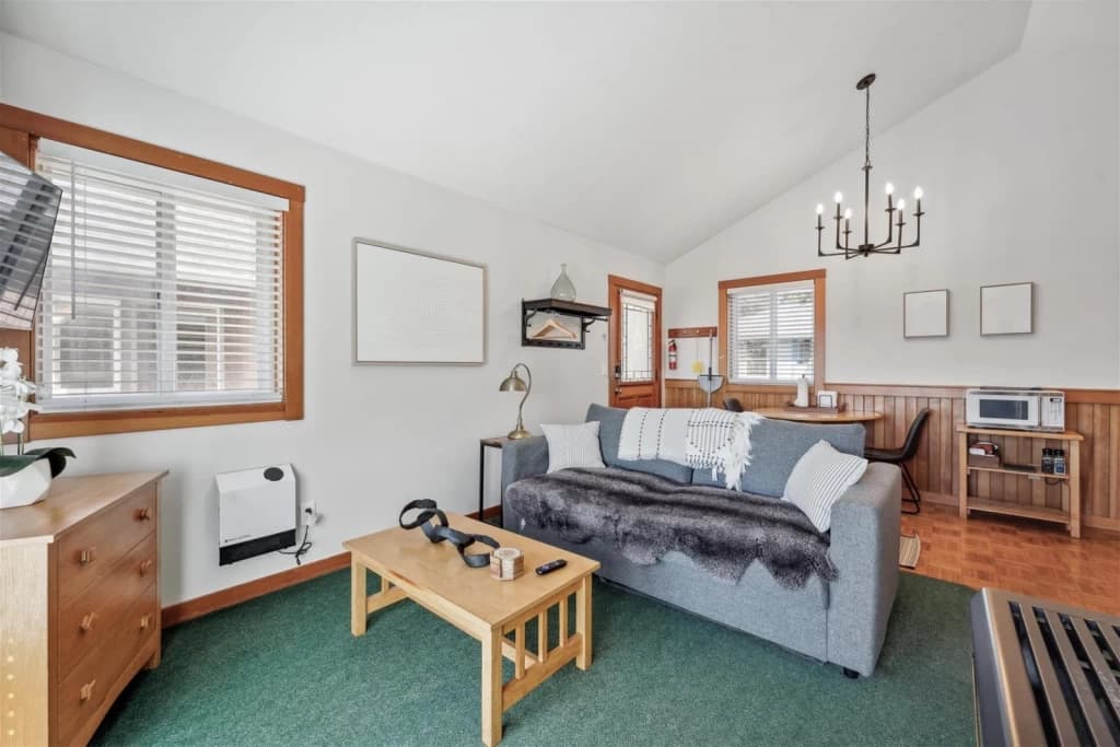 The Harrison Inn* Blue Sky Suite - New, Walk to Everything! vacation rental in Cannon Beach — photo 4