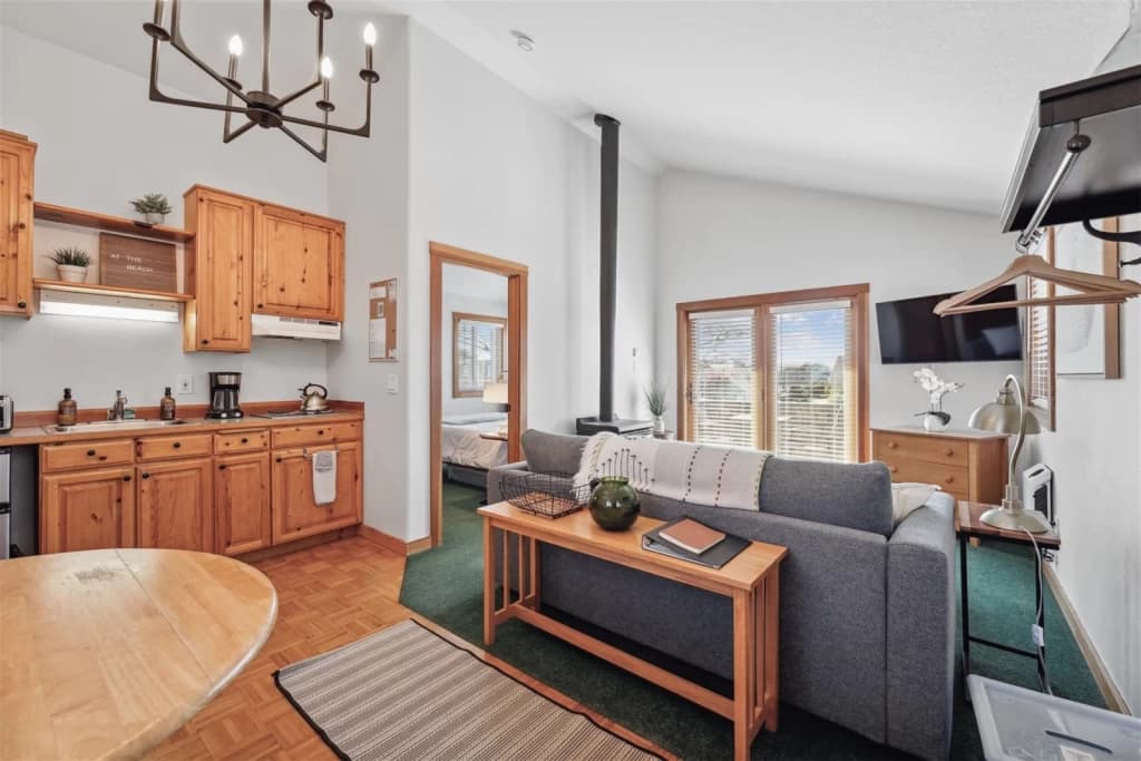 The Harrison Inn* Blue Sky Suite - New, Walk to Everything! vacation rental in Cannon Beach — photo 2