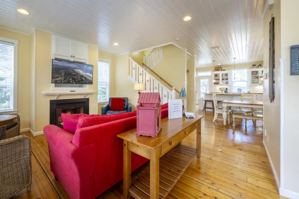 Americana | Bella Beach | Hot Tub | Bikes | Foos Ball | Family Cottage vacation rental in Lincoln Beach — photo 4