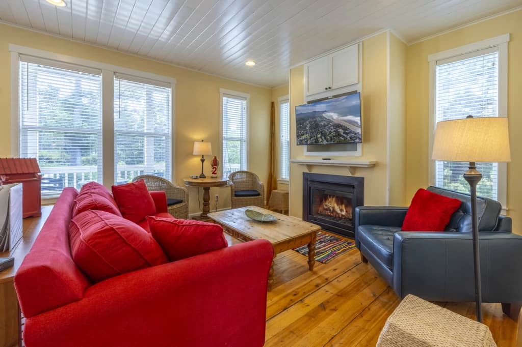 Americana | Bella Beach | Hot Tub | Bikes | Foos Ball | Family Cottage vacation rental in Lincoln Beach — photo 5