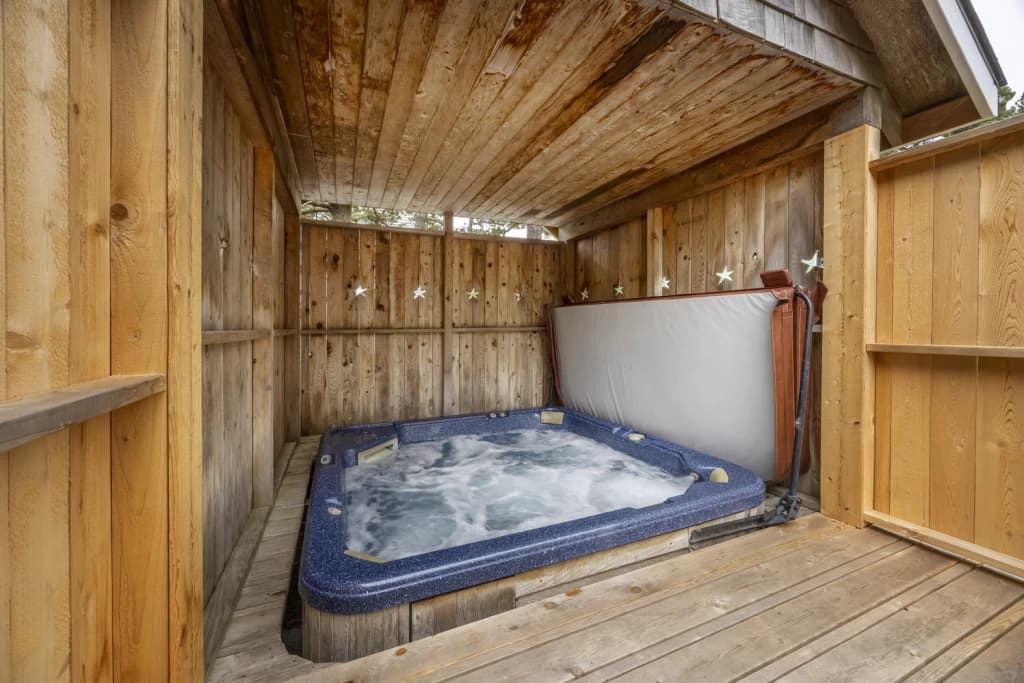 Americana | Bella Beach | Hot Tub | Bikes | Foos Ball | Family Cottage vacation rental in Lincoln Beach — photo 2