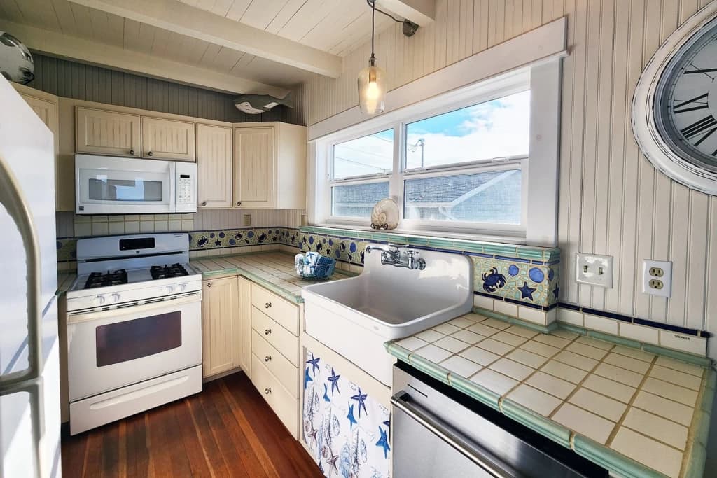 Nye Beach House - Newport vacation rental in Newport — photo 3