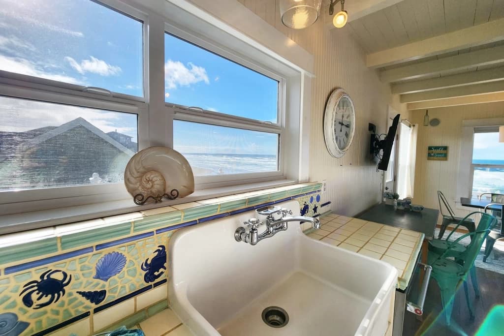 Nye Beach House - Newport vacation rental in Newport — photo 4
