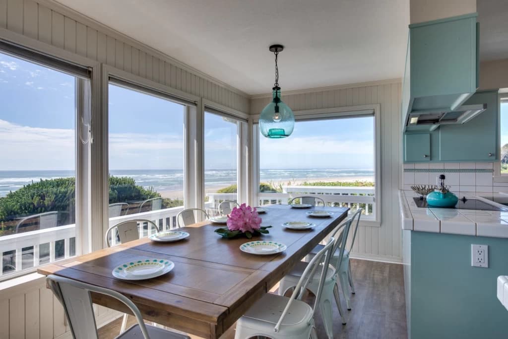 Alicia By The Sea - Dog Friendly, Hot Tub, Ocean Front vacation rental in Waldport — photo 2