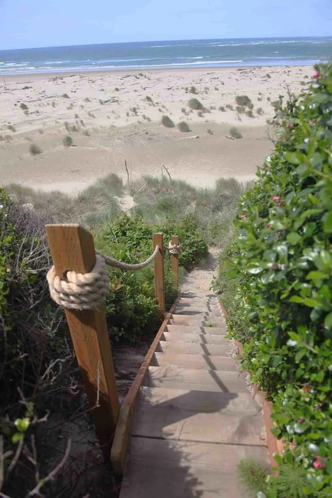 Corona Del Pacifico - Oceanfront, Hot Tub, Sunroom vacation rental in Waldport — photo 2