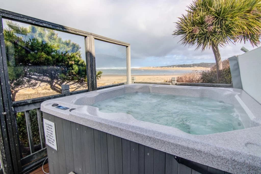 Corona Del Pacifico - Oceanfront, Hot Tub, Sunroom vacation rental in Waldport — photo 4