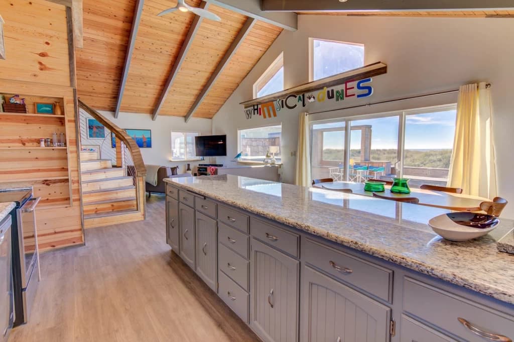 Whimsical Dunes - Hot Tub, Ocean Front, Community Pool! vacation rental in Waldport — photo 4