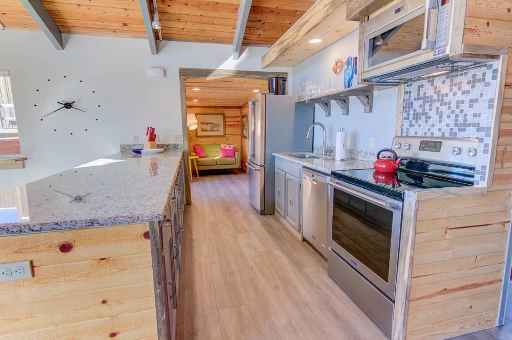 Whimsical Dunes - Hot Tub, Ocean Front, Community Pool! vacation rental in Waldport — photo 5