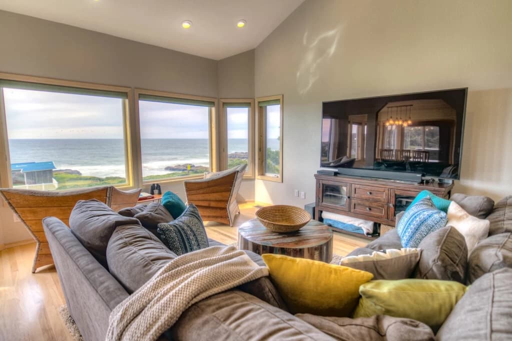 Big Wave Lodge - Dog Friendly, Hot Tub, Ocean View vacation rental in Yachats — photo 2